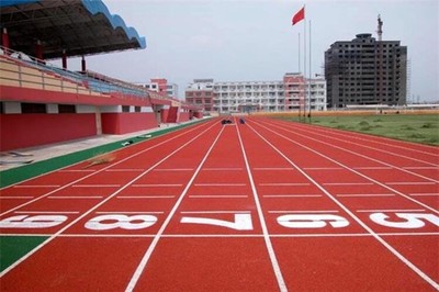 清遠塑膠跑道施工與地坪材料研發(fā)的協(xié)同發(fā)展